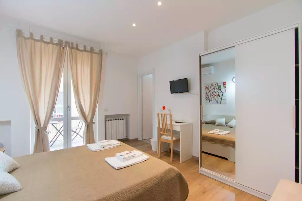 Via Colombo Holiday Rooms La Spezia Ruang foto