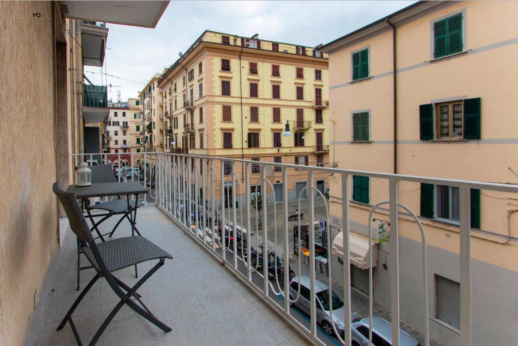 Via Colombo Holiday Rooms La Spezia Bagian luar foto
