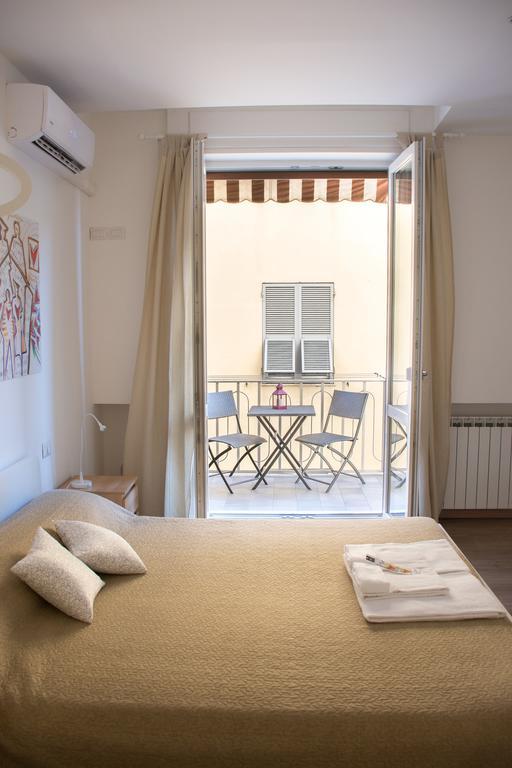 Via Colombo Holiday Rooms La Spezia Bagian luar foto