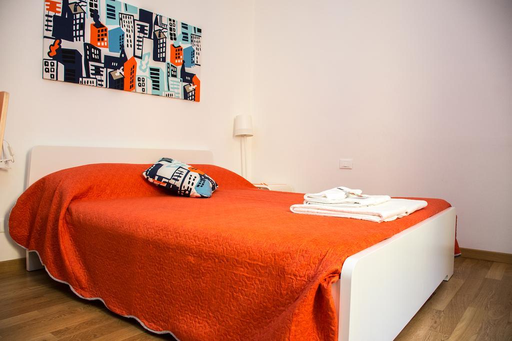 Via Colombo Holiday Rooms La Spezia Bagian luar foto