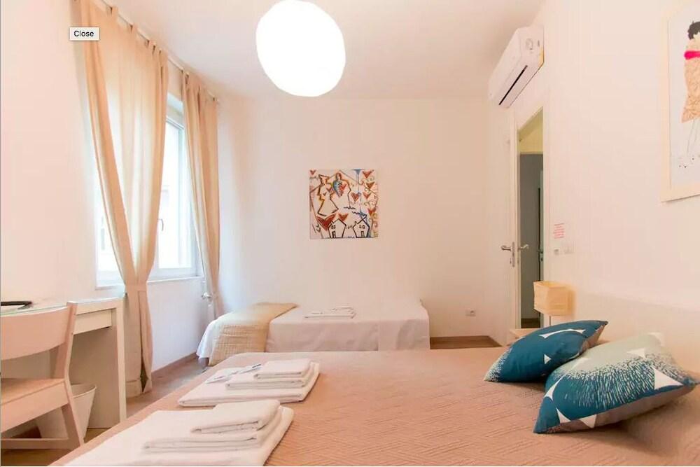 Via Colombo Holiday Rooms La Spezia Bagian luar foto