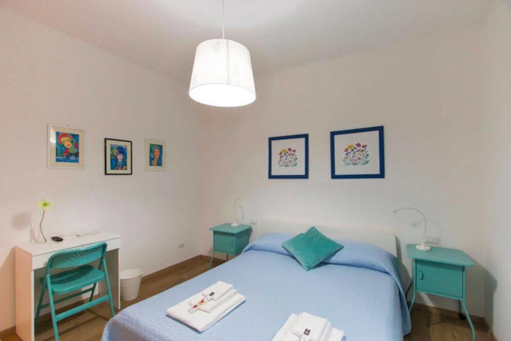 Via Colombo Holiday Rooms La Spezia Bagian luar foto