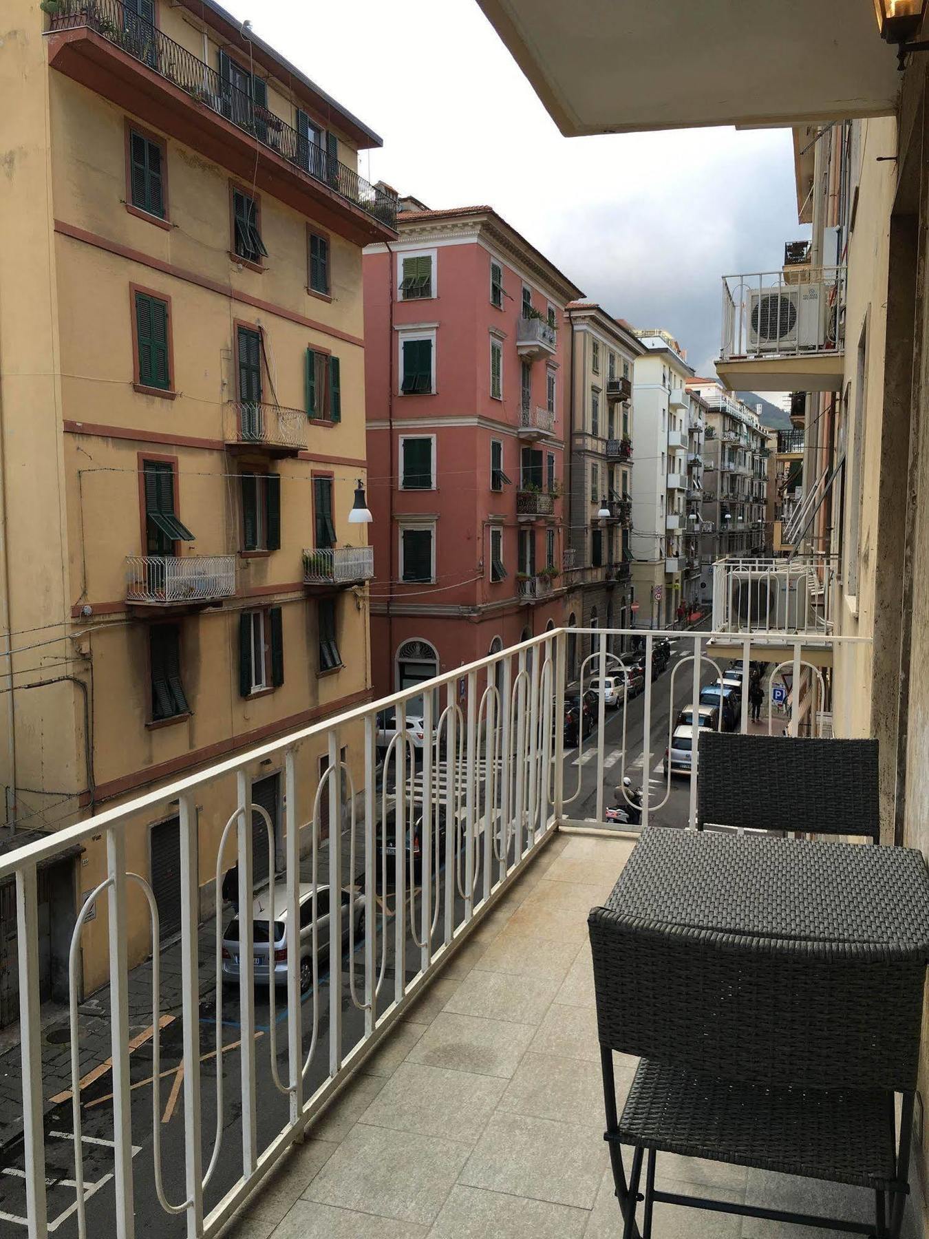 Via Colombo Holiday Rooms La Spezia Bagian luar foto